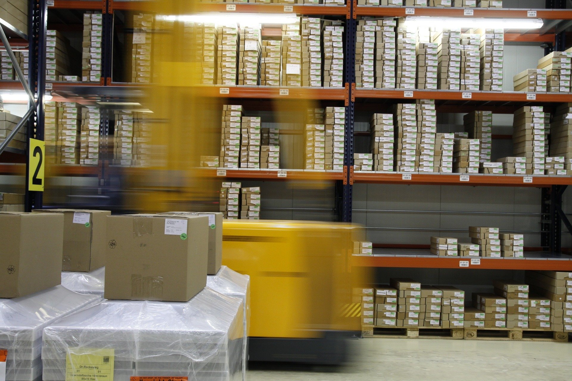 Como o Planejamento de Distribuição contribui para o equilíbrio entre oferta e demanda?